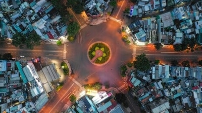 A deserted intersection is seen in Ho Chi Minh City, Vietnam, after the city tightened Covid-19 restrictions. (AP Photo/Huu Khoa) (AP) A deserted intersection is seen in Ho Chi Minh City, Vietnam, after the city tightened Covid-19 restrictions. (AP Photo/Huu Khoa) (AP)