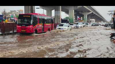 Every year during monsoons, residents of Zirakpur bear the brunt as they wade through waterlogged streets and drain out water from their shops and houses. (HT file photo) Every year during monsoons, residents of Zirakpur bear the brunt as they wade through waterlogged streets and drain out water from their shops and houses. (HT file photo)