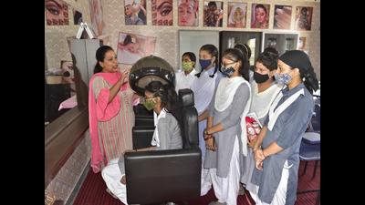 Students attending class at the beauty and wellness lab at Government Model Senior Secondary School, Cemetery Road, Ludhiana. (Gurpreet SIngh/HT) Students attending class at the beauty and wellness lab at Government Model Senior Secondary School, Cemetery Road, Ludhiana. (Gurpreet SIngh/HT)
