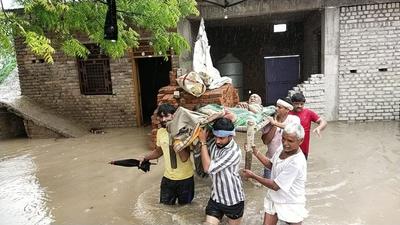 People in Luhavad village in Itawa subdivision of Rajasthan take their elderly to a safer location. (Sourced) People in Luhavad village in Itawa subdivision of Rajasthan take their elderly to a safer location. (Sourced)