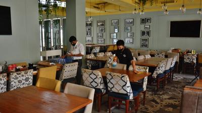 Thane hoteliers said they would rather operate between 6pm and midnight , which was their peak business hour. (HT PHOTO) Thane hoteliers said they would rather operate between 6pm and midnight , which was their peak business hour. (HT PHOTO)