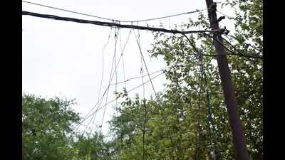 The power department has identified 40 such feeders of Kalyani Devi, Karelabagh, Naini and Rambagh areas where substantial power is being consumed but the department is failing to get the due revenue. (HT PHOTO)