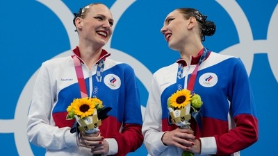 during the medal ceremony of the duet free routine final at the the 2020 Summer Olympics, Wednesday, Aug. 4, 2021, in Tokyo, Japan. (AP Photo/Alessandra Tarantino) (AP) during the medal ceremony of the duet free routine final at the the 2020 Summer Olympics, Wednesday, Aug. 4, 2021, in Tokyo, Japan. (AP Photo/Alessandra Tarantino) (AP)