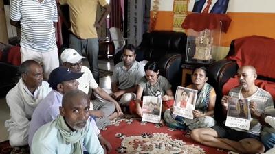 Family members of Aman Nagsen who was found dead at Tianjin Foreign Studies University mourn in Gaya, India. (ANI)