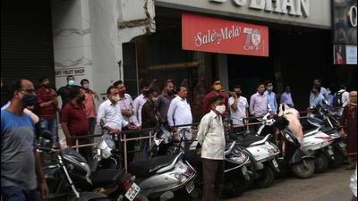 On Wednesday, defying the state government’s restrictions on shop timings, hundreds of shop owners and traders kept shops open past the 4 pm deadline. (Ravindra Joshi/HT PHOTO) On Wednesday, defying the state government’s restrictions on shop timings, hundreds of shop owners and traders kept shops open past the 4 pm deadline. (Ravindra Joshi/HT PHOTO)
