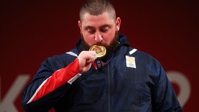 Lasha Talakhadze of Georgia poses with the gold medal. (Getty Images)