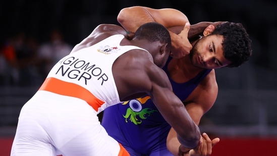 Tokyo 2020 Olympics - Wrestling - Freestyle - Men's 86kg - Last 16 - Makuhari Messe Hall A, Chiba, Japan - August 4, 2021. Ekerekeme Agiomor of Nigeria in action against Deepak Punia of India REUTERS/Leah Millis(REUTERS)