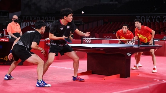 Tokyo 2020 Olympics - Table Tennis - Men's Team - Semifinal - Tokyo Metropolitan Gymnasium - Tokyo, Japan - August 4, 2021. Jeoung Young-Sik of South Korea and Lee Sang-Su of South Korea in action against Xu Xin of China and Ma Long of China REUTERS/Thomas Peter(REUTERS)