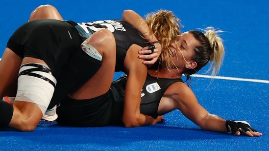 Tokyo 2020 Olympics - Hockey - Women - Semifinal - Argentina v India - Oi Hockey Stadium, Tokyo, Japan - August 4, 2021. Delfina Merino of Argentina and Agustina Albertarrio of Argentina celebrate after winning their match to go to the finals. REUTERS/Hamad I Mohammed(REUTERS)