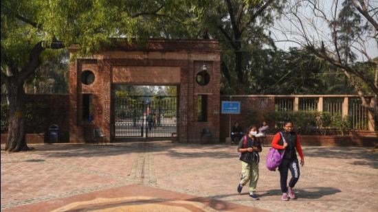 70,000 seats are available for undergraduate courses in over 63 colleges of Delhi University. Interested candidates can apply till August 31. (Amal KS/HT Archive)