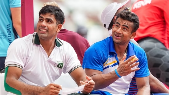 Tokyo: India's Shivpal Singh (R) and Pakistan's Arshad Nadeem share a lighter moment during the qualification round of men's javelin throw event at the 2020 Summer Olympics, in Tokyo, Wednesday, August 4, 2021. Nadeem qualified for the next round with a 85.16m throw. (PTI Photo/Gurinder Osan) (PTI08_04_2021_000045B)(PTI)