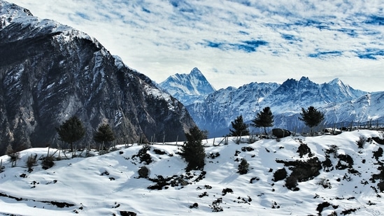 Auli, Uttarakhand: This small hill station in Uttarakhand is one of the best winter destinations in India and a ski resort. It is surrounded by the Nanda Devi and Nar Parvat mountains.(Unsplash)