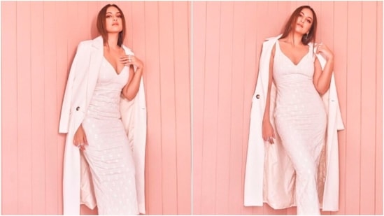 Sonakshi looks stunning in a white, deep neck bodycon dress which she paired with a white overcoat.(Instagram/@aslisona)