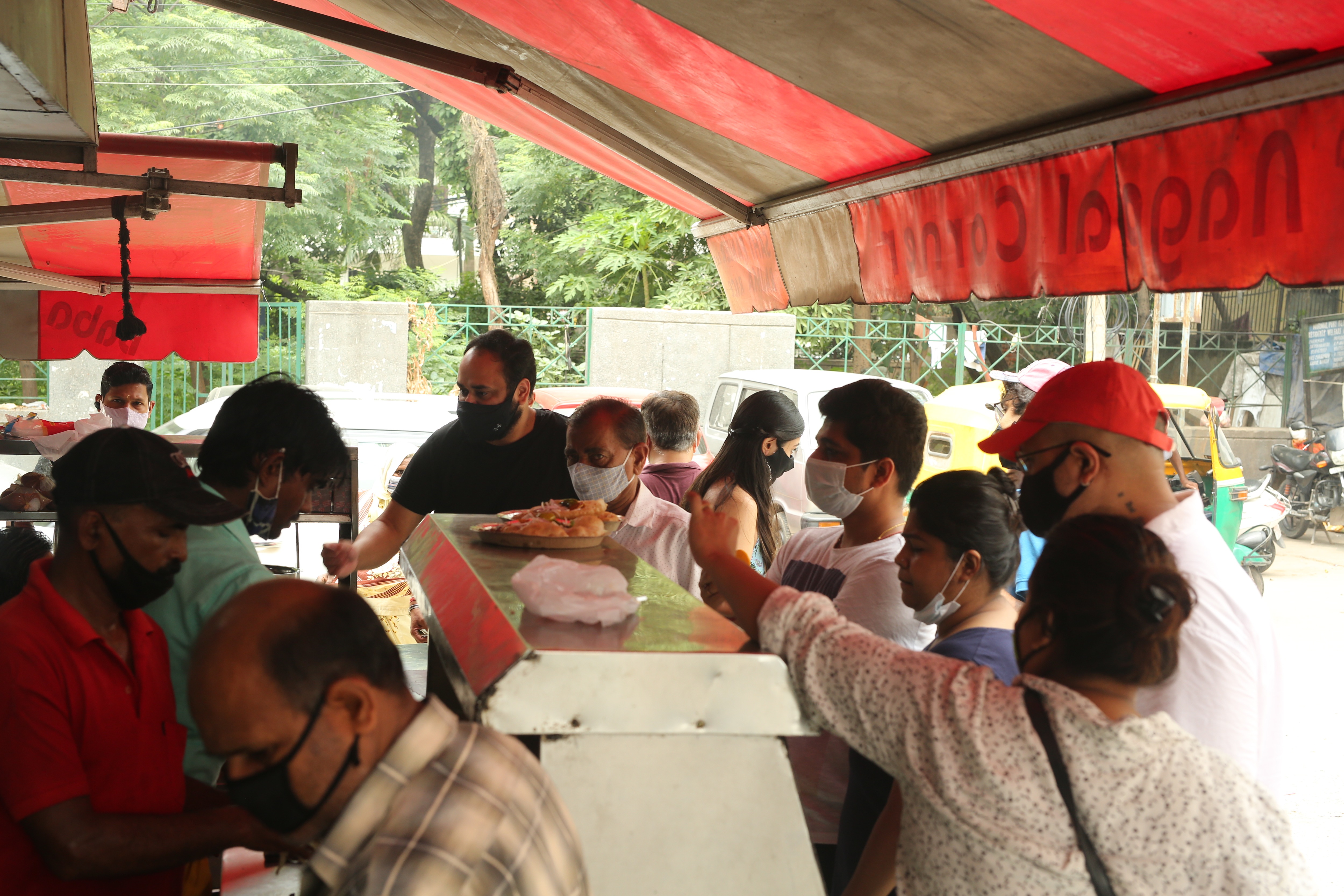 Baba Nagpal Corner in Lajpat Nagar has many loyal customers who visit often to gorge Chhole Bhature. (Photo: Manoj Verma/HT) Baba Nagpal Corner in Lajpat Nagar has many loyal customers who visit often to gorge Chhole Bhature. (Photo: Manoj Verma/HT)
