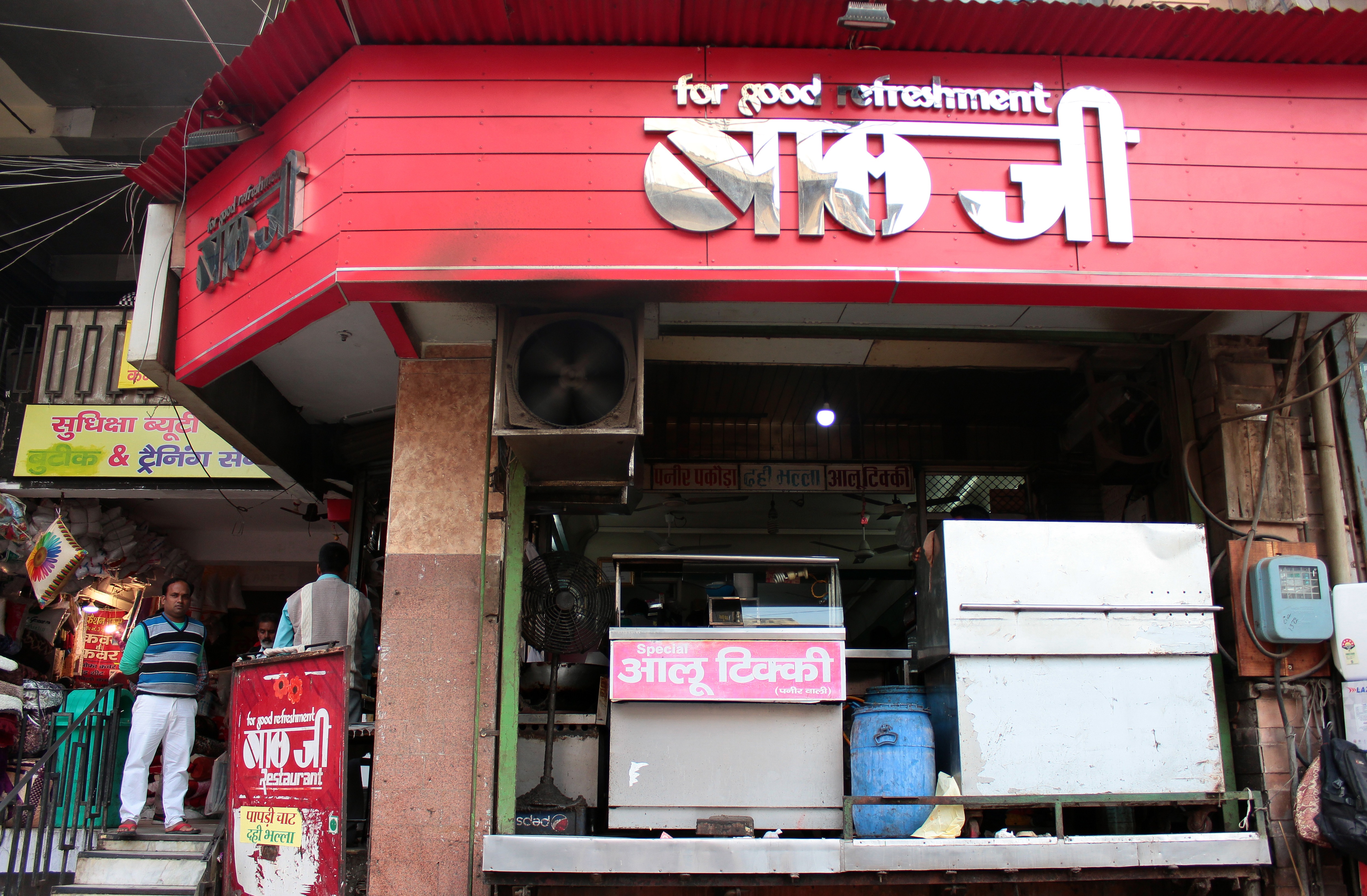 Baljee’s in Gurugram serves Bedmi Puri, hot at your car! (Photo: Shivam Saxena/HT) Baljee’s in Gurugram serves Bedmi Puri, hot at your car! (Photo: Shivam Saxena/HT)