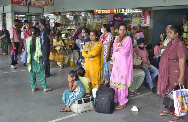 Passengers stranded at the bus stand. (HT Photo) Passengers stranded at the bus stand. (HT Photo)