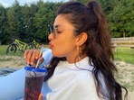 Priyanka Chopra sipping some cool drinks at the park. Priyanka Chopra sipping some cool drinks at the park.