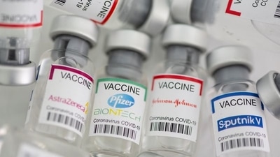 Kang pointed out that studies on mixing viral vector vaccines and mRNA vaccines have shown that the immune system becomes better if vaccines are mixed. (Reuters) Kang pointed out that studies on mixing viral vector vaccines and mRNA vaccines have shown that the immune system becomes better if vaccines are mixed. (Reuters)
