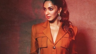 Kaira Advani shared a slew of her sartorial pictures on her social media handle which featured the diva going shirtless to don a buttoned-down camel coloured blazer that came with a collar, full sleeves, four front pockets and a tie-up detail. (Instagram/kiaraaliaadvani)