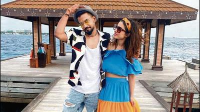 Rocky Jaiswal and Hina Khan met on the sets of her TV show Yeh Rishta Kya Kehlata Hai in 2009. Rocky Jaiswal and Hina Khan met on the sets of her TV show Yeh Rishta Kya Kehlata Hai in 2009.