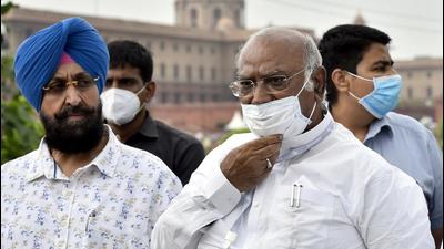 Leader of Opposition Mallikarjun Kharge with Congress leader Pratap Singh Bajwa addressing media outside the Parliament at Vijay Chowk, in New Delhi on Thursday. (Sanjeev Verma/HT Photo)
