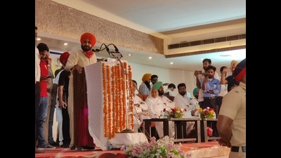 Punjab Congress president Navjot Singh Sidhu addressing party workers in Faridkot on Thursday. Punjab Congress president Navjot Singh Sidhu addressing party workers in Faridkot on Thursday.