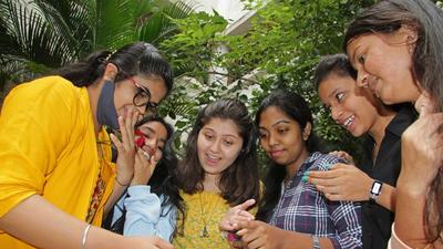 HSC students react after result in Pune. (Ravindra Joshi/HT PHOTO) HSC students react after result in Pune. (Ravindra Joshi/HT PHOTO)