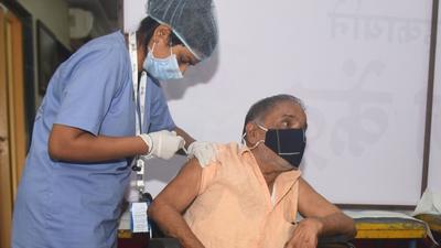 Mumbai on Saturday recorded 327 new Covid cases with nine deaths, with its toll reaching 15,929. (HT PHOTO) Mumbai on Saturday recorded 327 new Covid cases with nine deaths, with its toll reaching 15,929. (HT PHOTO)