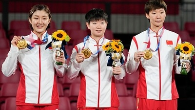 Gold medalists Chen Meng, Sun Yingsha and Wang Manyu of Team China celebrate on the podium. (Getty Images)