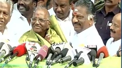 When E Madhusudanan (left) had switched to Panneerselvam camp in 2017.