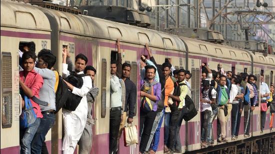 There is no logic in not resuming local trains for the general public due to fear of a third wave, said the Rail Yatri Parishad head. (Satyabrata Tripathy/HT Photo)