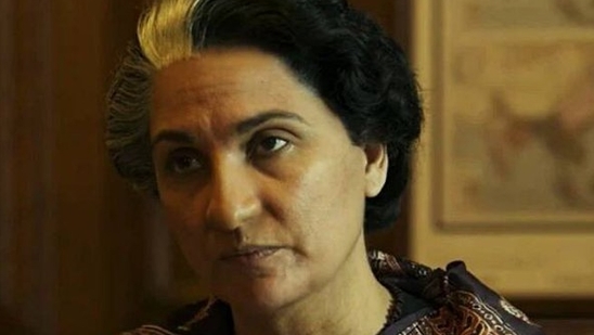 Hair stylist Sapna Bhavnani points out flaws in Lara Dutta's look for Bell Bottom.