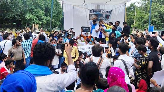 Azad Samaj Party Bhim Army chief Chandrashekhar Azad at a protest against the rape and murder of a nine-year-old Dalit girl at Old Nangal Rai Village, Delhi, on Tuesday. (HT Photo)