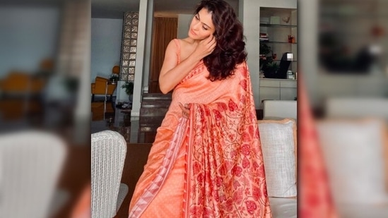 Kajol looked fresh as a daisy in this orange floral saree which she paired with a sleeveless blouse.(Instagram/@kajol)