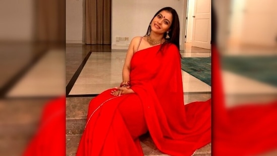Kajol grabbed eyeballs as she posed in a bright red plain saree and a shimmery sleeveless blouse. She accessorised her look with a gold chain and jhumkas.(Instagram/@kajol)