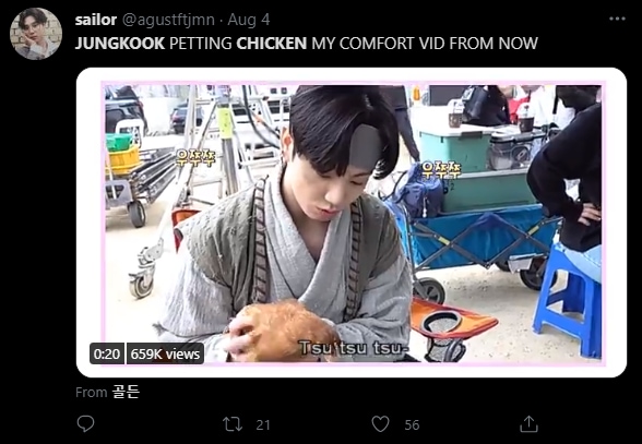 Fans BTS bereaksi terhadap Jungkook yang mengelus ayam.