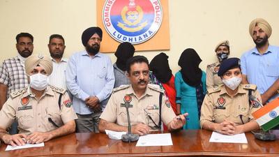DCP Simratpal Singh Dhindsa giving details of the arrest in Ludhiana on Friday. (Gurpreet Singh/HT)