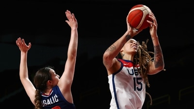 Tokyo 2020 Olympics - Basketball - Women - Semifinal - United States v Serbia - Saitama Super Arena, Saitama, Japan - August 6, 2021. Brittney Griner of the United States in action with Angela Dugalic of Serbia REUTERS/Sergio Perez (REUTERS)
