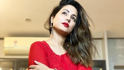 Hina Khan has been loving her reds this season and recently for the celebration of Eid too, Hina opted for a red kurta and palazzo combo. (Instagram) Hina Khan has been loving her reds this season and recently for the celebration of Eid too, Hina opted for a red kurta and palazzo combo. (Instagram)