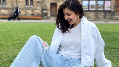 Crediting co-traveller Athiya Shetty for the picture, Anushka Sharma captioned, "10 thousand steps and some nice photos on the way." (Instagram) Crediting co-traveller Athiya Shetty for the picture, Anushka Sharma captioned, "10 thousand steps and some nice photos on the way." (Instagram)
