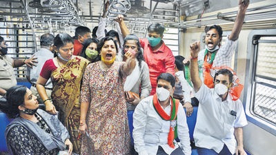 BJP workers staege demonstration inside a local train compartment , in Thane on Friday. (Praful Gangurde / HT Photo) BJP workers staege demonstration inside a local train compartment , in Thane on Friday. (Praful Gangurde / HT Photo)