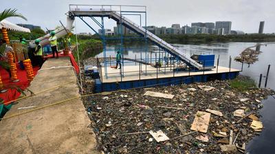 Mithi river cleaning project at BKC. (Satish Bate/HT PHOTO)