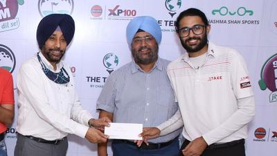 Karandeep Kochhar being honoured during the Pro-Am golf championship in Chandigarh. (HT PHOTO)