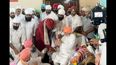 Punjab Congress president Navjot Singh Sidhu taking blessings from Sant Niranjan Dass Ballan on Friday. (ANI)
