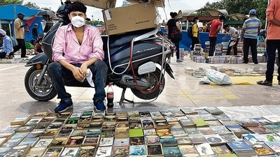 Pintu’s stall has a most incredible collection of paperback classics published by Penguin in the 1950s and 1960s. Pintu’s stall has a most incredible collection of paperback classics published by Penguin in the 1950s and 1960s.