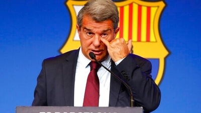 FC Barcelona club President Joan Laporta scratches his face during a news conference in Barcelona, Spain, Friday, Aug. 6, 2021. Barcelona announced on Thursday, Aug. 5, 2021 that Lionel Messi will not stay with the club. He is leaving after 17 successful seasons in which he propelled the Catalan club to glory, helping it win numerous domestic and international titles since debuting as a teenager. (AP) FC Barcelona club President Joan Laporta scratches his face during a news conference in Barcelona, Spain, Friday, Aug. 6, 2021. Barcelona announced on Thursday, Aug. 5, 2021 that Lionel Messi will not stay with the club. He is leaving after 17 successful seasons in which he propelled the Catalan club to glory, helping it win numerous domestic and international titles since debuting as a teenager. (AP)