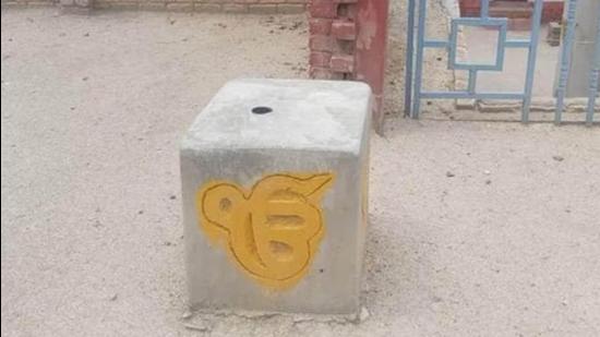 The Taliban had allegedly forced the custodian of Gurdwara Thala Sahib in Chamkani region of Paktia province to remove the Nishan Sahib or holy flag from the shrine’s rooftop, according to reports from Afghanistan. (TWITTER.)