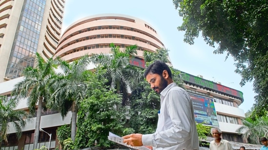 Investors opened 7.2 million demat accounts in Q1.(Mint)