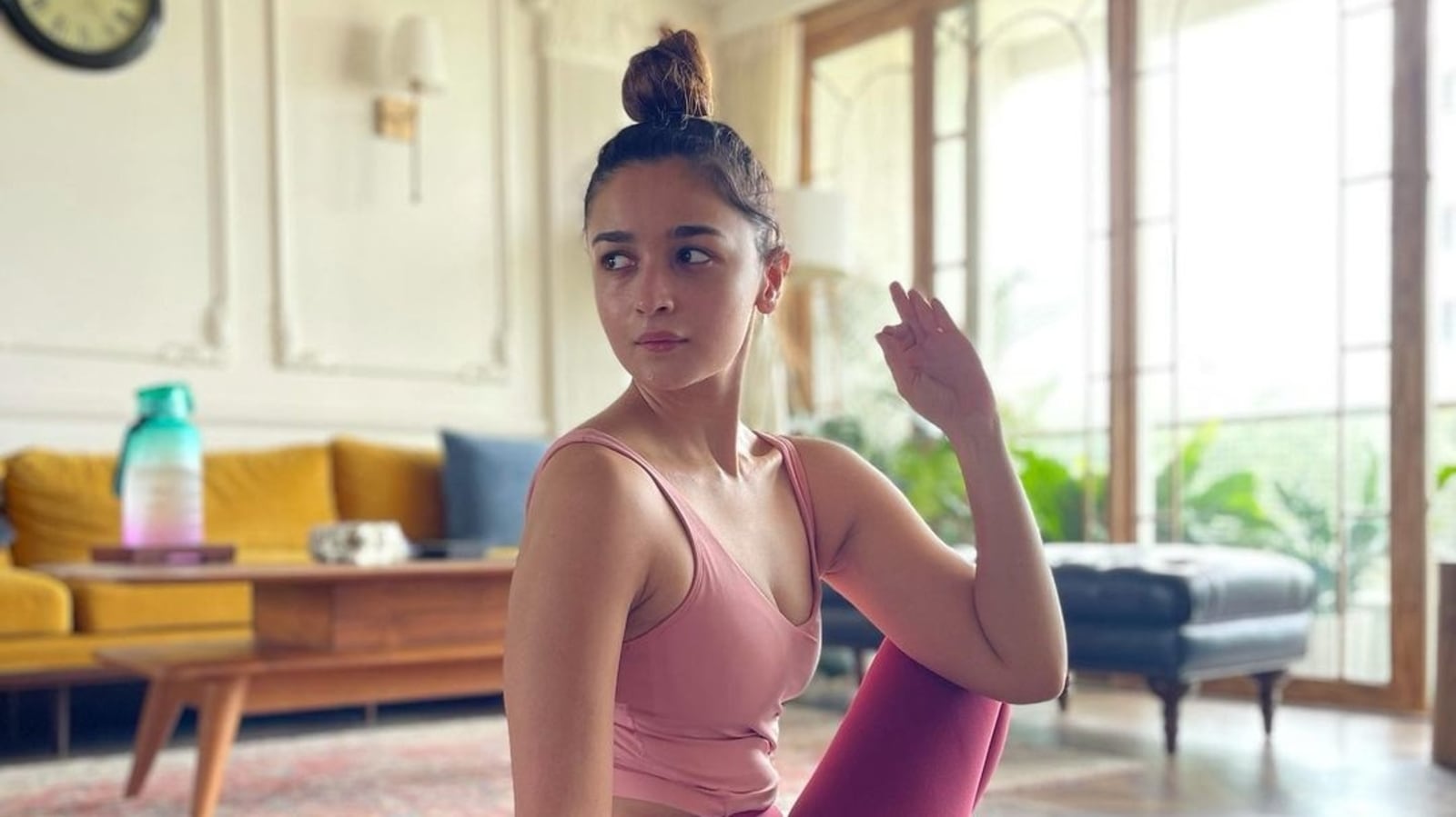 Alia Bhatt Doing Sex With A Wall With Toilet - Alia Bhatt gives sneak peek of her minimalistic home with stunning view  during yoga session | Bollywood - Hindustan Times