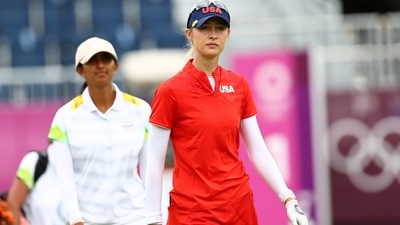 Tokyo 2020 Olympics - Golf - Women's Individual - Final - Round 4 - Kasumigaseki Country Club - Kawagoe, Saitama, Japan - August 7, 2021. Nelly Korda of the United States walks ahead of Aditi Ashok of India. REUTERS/Murad Sezer (REUTERS)